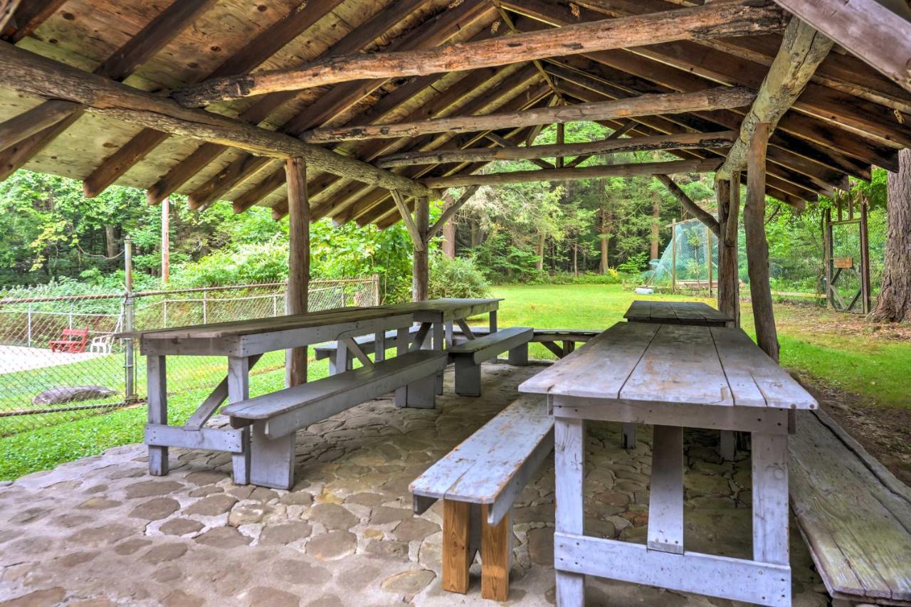 Pet-Friendly Pennsylvania Vacation Rental With Pool! Laughlintown Luaran gambar